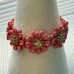 Vintage-Inspired Pink Flower Stretch Bracelet with Gold Accents